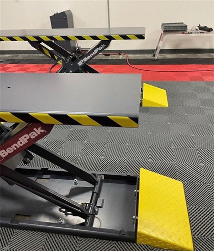 BendPak MDS-6EXT Open-Center Mid-Rise Scissors Lift / Extended Platform 6,000 Lb BendPak MDS-6EXT Open-Center Mid-Rise Scissors Lift / Extended Platform 6,000 Lb