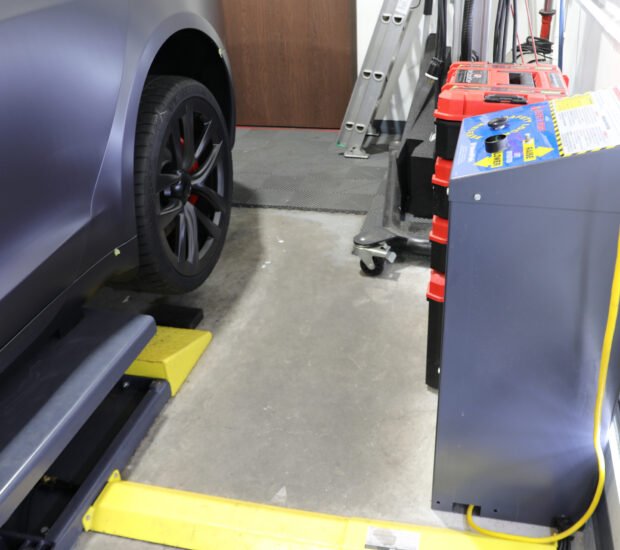 BendPak Mid-Rise Open-Center Scissor Lift, 6000-Lb. Capacity, Model# MDS-6LP BendPak Mid-Rise Open-Center Scissor Lift, 6000-Lb. Capacity, Model# MDS-6LP