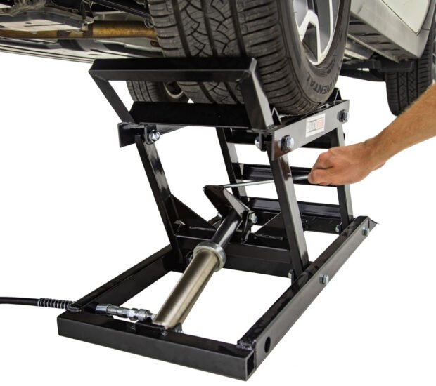 Black Widow Hydraulic Car Lift with Ramp - 3,000 lb. per pair Capacity Black Widow Hydraulic Car Lift with Ramp - 3,000 lb. per pair Capacity