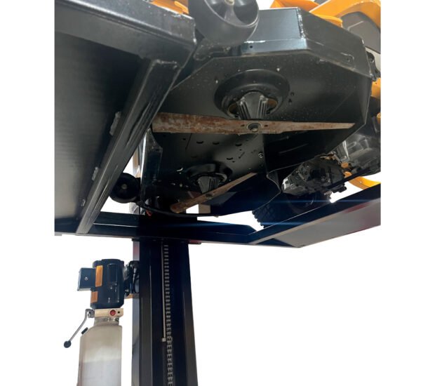 Tuxedo Platform Lift, 2000-Lb. Capacity, Black/Silver, Model# SC-2K Tuxedo Platform Lift, 2000-Lb. Capacity, Black/Silver, Model# SC-2K