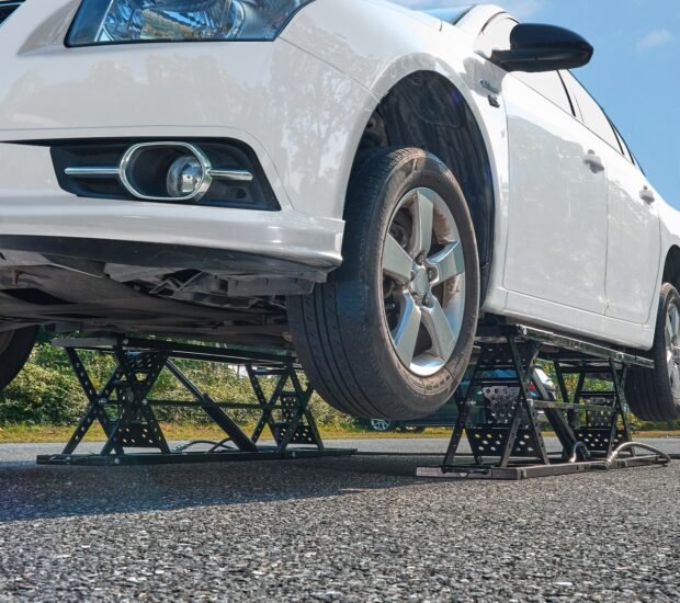 VEVOR Car Lift, 5,000 LBS Capacity Portable Car Lift VEVOR Car Lift, 5,000 LBS Capacity Portable Car Lift